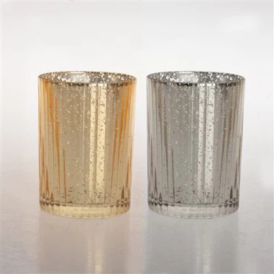 Cylinder värmeljus i glasljushållare